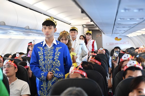 1-6, Bay lên những ước mơ trẻ thơ - Anh 12