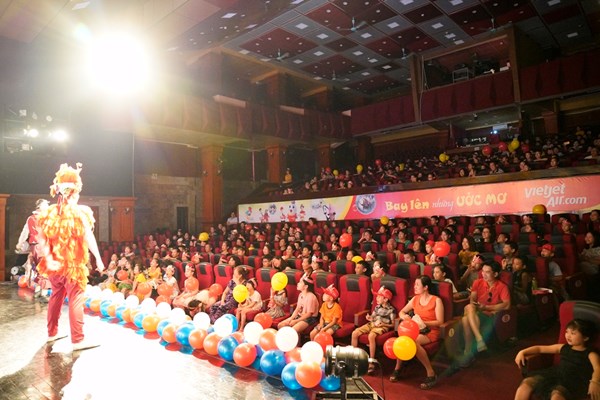 1-6, Bay lên những ước mơ trẻ thơ - Anh 3