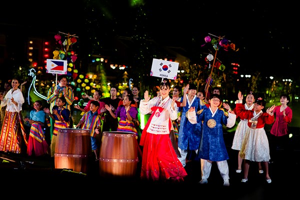 Liên hoan Thiếu nhi Quốc tế 2019:  Cuộc chơi đầy cảm xúc của công nghệ và ánh sáng tại Vinpearl Nam Hội An - Anh 3