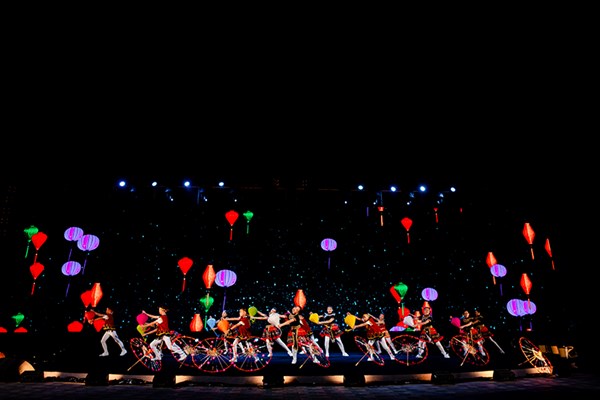 Liên hoan Thiếu nhi Quốc tế 2019:  Cuộc chơi đầy cảm xúc của công nghệ và ánh sáng tại Vinpearl Nam Hội An - Anh 9