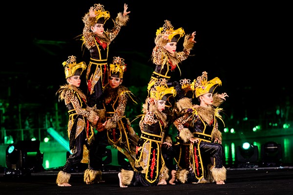 Liên hoan Thiếu nhi quốc tế VTV 2019: Thả 2000 bông hoa đăng, Vinpearl Land Nam Hội An hút hồn người xem - Anh 10