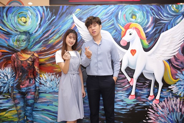 “Cơn mưa cầu vồng” bắt đầu mùa hè rực rỡ cho các em nhỏ tại Vincom - Anh 8