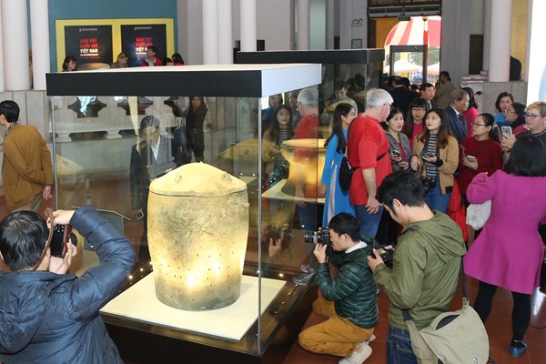 Đại biểu Quốc hội Dương Trung Quốc:  “Văn hoá luôn được đề cao,nhưng trong thực tiễn còn yếu thế...” - Anh 2