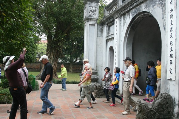 Đại biểu Quốc hội Dương Trung Quốc:  “Văn hoá luôn được đề cao,nhưng trong thực tiễn còn yếu thế...” - Anh 3