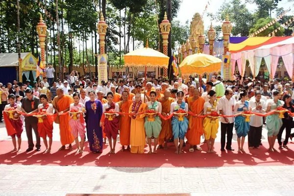 Sư cô tài trợ hơn 8 tỉ đồng xây chùa Khmer - Anh 1