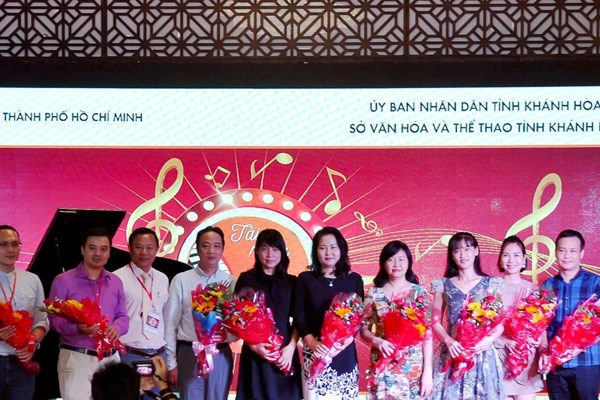 Thánh thót tiếng đàn “tài năng miền Trung” - Anh 2