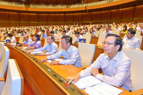 Quốc hội biểu quyết thông qua quy định cấm điều khiển phương tiện giao thông khi sử dụng rượu bia - Anh 2