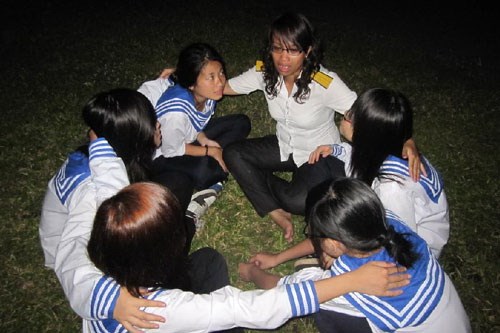 Hãy đặt tay lên tim mình và lắng nghe... - Anh 1