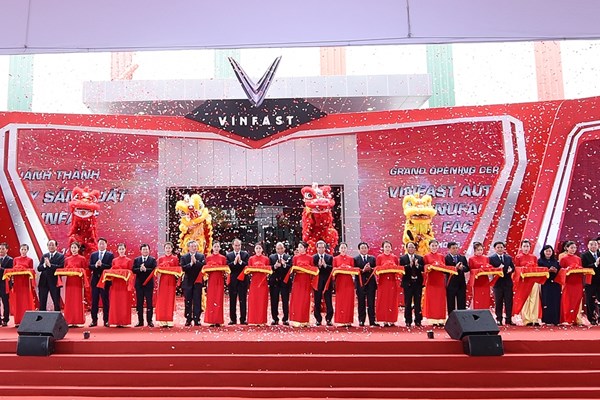 Thủ tướng dự Lễ khánh thành Nhà máy sản xuất ô tô VinFast - Anh 2