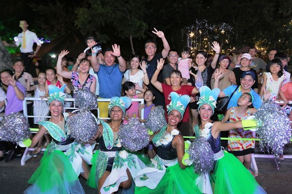 Đà Nẵng cuồng nhiệt trong Carnival đường phố DIFF 2019 tối 16.6 - Anh 10