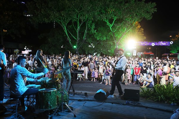 Đà Nẵng cuồng nhiệt trong Carnival đường phố DIFF 2019 tối 16.6 - Anh 2