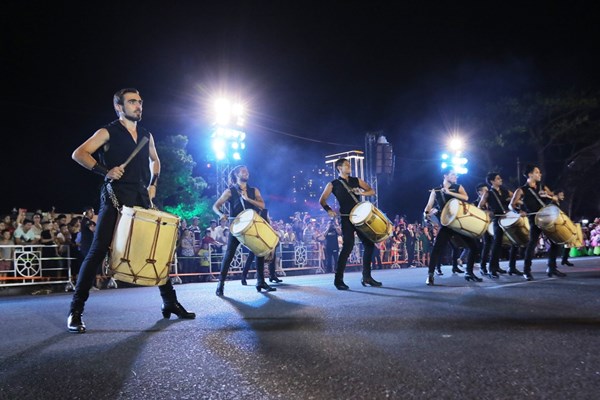 Đà Nẵng cuồng nhiệt trong Carnival đường phố DIFF 2019 tối 16.6 - Anh 7