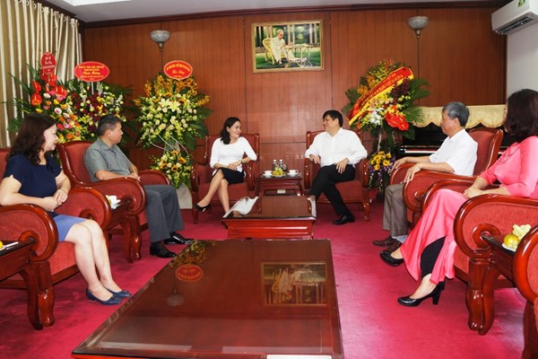 Thứ trưởng Trịnh Thị Thủy chúc mừng Ban Tuyên giáo Trung ương - Anh 1