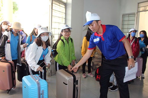 Thi THPT quốc gia 2019: Dùng ca nô cao tốc, máy bay chuyển đề thi - Anh 1