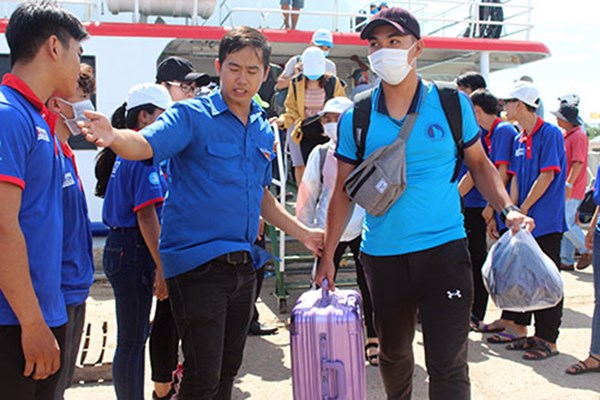 Thi THPT quốc gia 2019: Dùng ca nô cao tốc, máy bay chuyển đề thi - Anh 2
