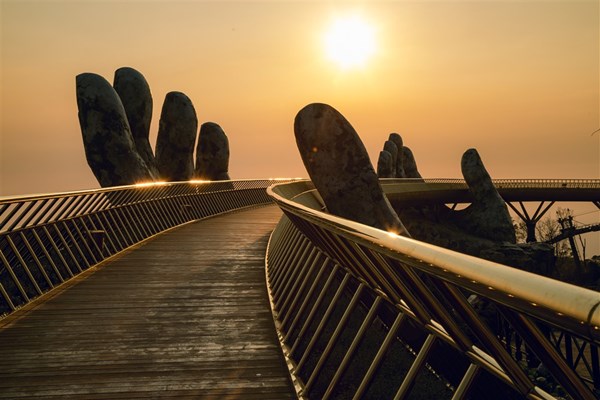 Bà Nà Hills và hành trình đánh thức thành phố ngủ quên thành “điểm đến của thế giới” - Anh 1