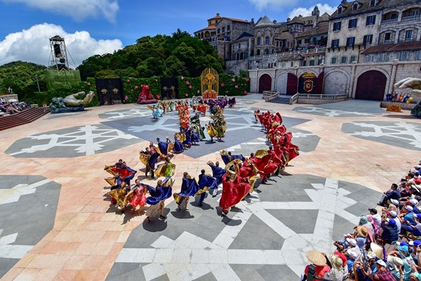 Bà Nà Hills và hành trình đánh thức thành phố ngủ quên thành “điểm đến của thế giới” - Anh 4