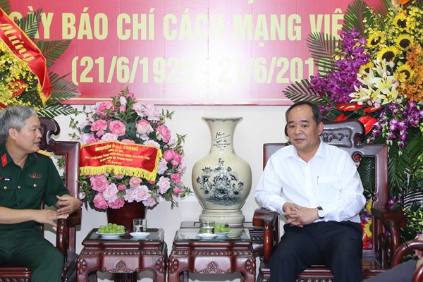 Lãnh đạo Bộ VHTTDL thăm và chúc mừng các cơ quan báo chí nhân 94 năm ngày báo chí cách mạng VN - Anh 4