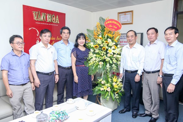 Lãnh đạo Bộ VHTTDL thăm và chúc mừng các cơ quan báo chí nhân 94 năm ngày báo chí cách mạng VN - Anh 8