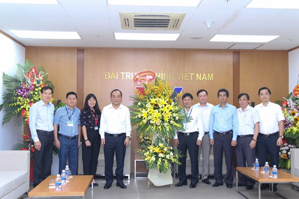 Lãnh đạo Bộ VHTTDL thăm và chúc mừng các cơ quan báo chí nhân 94 năm ngày báo chí cách mạng VN - Anh 6