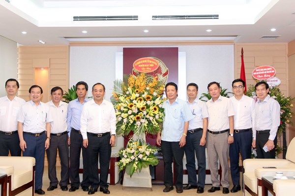 Lãnh đạo Bộ VHTTDL thăm và chúc mừng các cơ quan báo chí nhân 94 năm ngày báo chí cách mạng VN - Anh 3