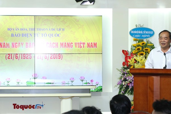 Lãnh đạo Bộ VHTTDL thăm và chúc mừng các cơ quan báo chí nhân 94 năm ngày báo chí cách mạng VN - Anh 10