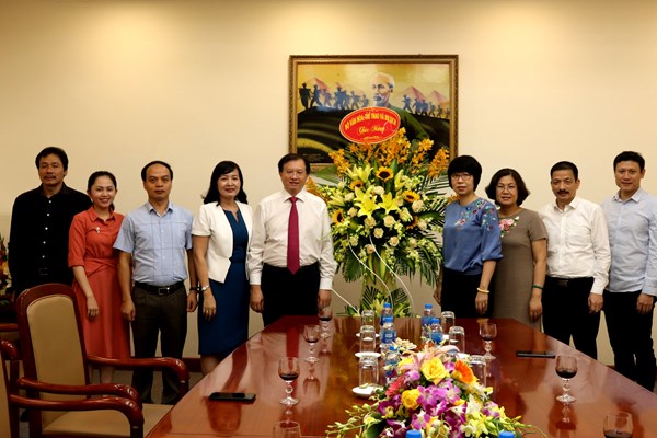 Lãnh đạo Bộ VHTTDL thăm và chúc mừng các cơ quan báo chí nhân 94 năm ngày báo chí cách mạng VN - Anh 13