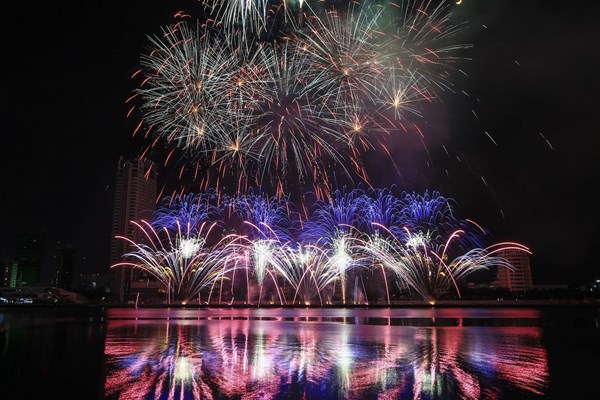 Lễ hội pháo hoa quốc tế Đà Nẵng – bức tranh mỗi năm lại đẹp hơn - Anh 2