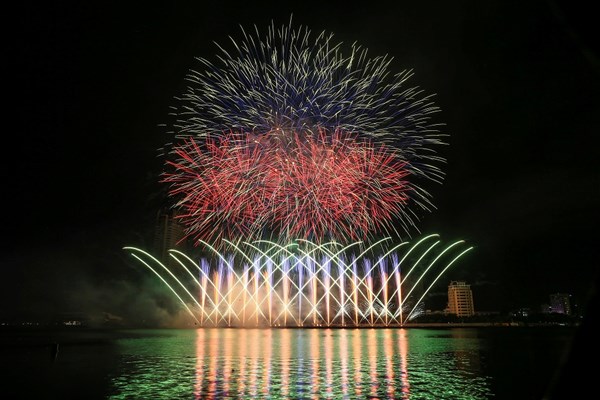 Lễ hội pháo hoa quốc tế Đà Nẵng – bức tranh mỗi năm lại đẹp hơn - Anh 3