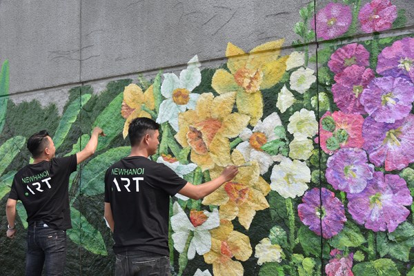 Họa sĩ Việt vẽ tranh tường bên dòng sông Seine - Anh 6