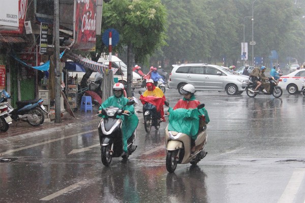 Thời tiết ngày 1.7: Bắc và Trung Bộ có mưa dông, nắng nóng kết thúc - Anh 1