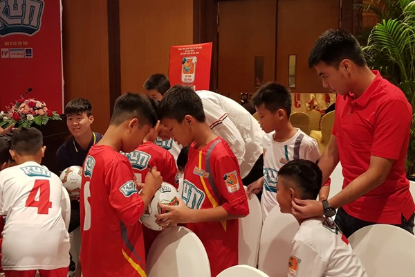 “Dàn sao” hội tụ tại lễ công bố Giải bóng đá thiếu niên, nhi đồng toàn quốc Cúp Kun siêu phàm - Anh 1