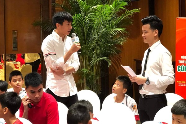 “Dàn sao” hội tụ tại lễ công bố Giải bóng đá thiếu niên, nhi đồng toàn quốc Cúp Kun siêu phàm - Anh 2