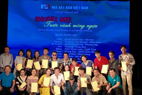 Người mẹ trước vành móng ngựa phải là… “bom tấn”? - Anh 1