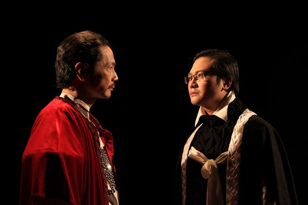 Người mẹ trước vành móng ngựa phải là… “bom tấn”? - Anh 2