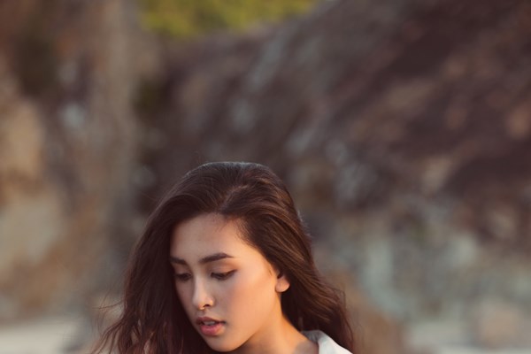 Hoa hậu Trần Tiểu Vy ghi hình quảng bá du lịch Quảng Bình - Anh 4