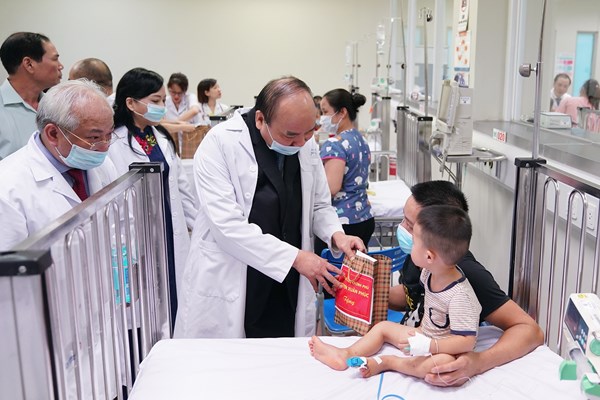 Thủ tướng dự Lễ kỷ niệm 50 năm xây dựng và Phát triển Bệnh viện nhi Trung ương - Anh 6