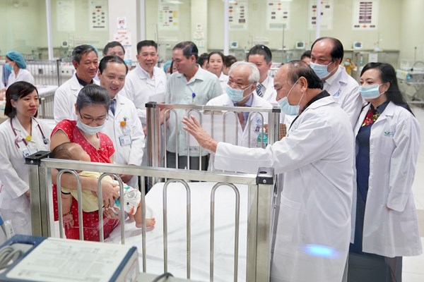 Thủ tướng dự Lễ kỷ niệm 50 năm xây dựng và Phát triển Bệnh viện nhi Trung ương - Anh 5