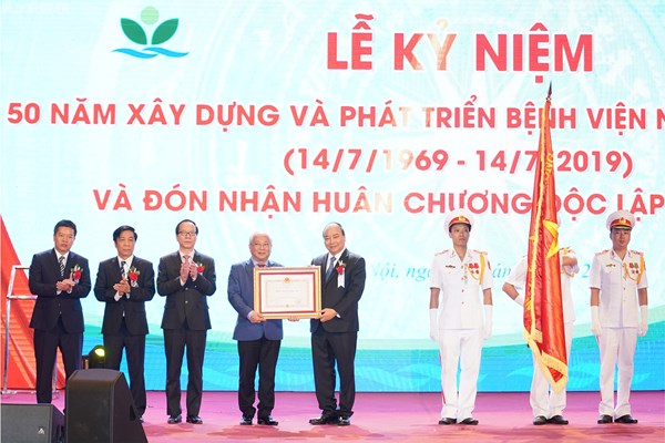 Thủ tướng dự Lễ kỷ niệm 50 năm xây dựng và Phát triển Bệnh viện nhi Trung ương - Anh 2