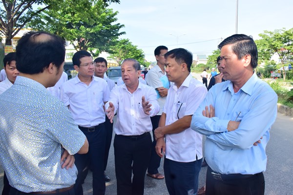 Cầu xây xong nhưng không có đường dẫn: Chủ tịch tỉnh phải “ra tay” - Anh 2