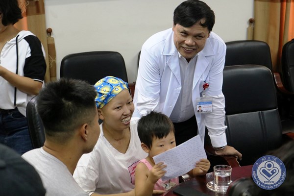 Bé Bình An được trở về nhà trong vòng tay người mẹ ung thư - Anh 3