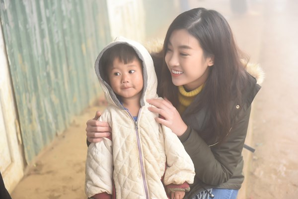 Hoa hậu Đỗ Mỹ Linh cùng mẹ đăng kí hiến tạng - Anh 3