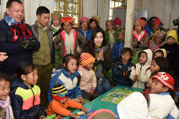 Hoa hậu Đỗ Mỹ Linh cùng mẹ đăng kí hiến tạng - Anh 4