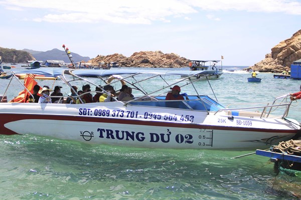 Nguy cơ mất an toàn từ nhà hàng nổi tự phát ở Hòn Khô - Anh 2