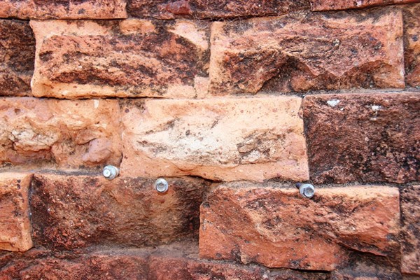 Di tích quốc gia đặc biệt tháp Nhạn đang bị xâm hại - Anh 1