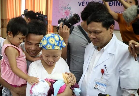 Câu chuyện đẹp về ​​​​​​​tình mẫu tử - Anh 1