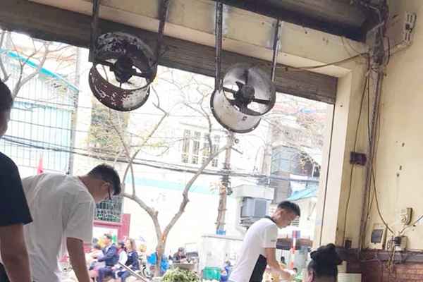 “Bún  mắng”, “cháo chửi” thách thức quy tắc ứng xử của Người Hà Nội - Anh 1
