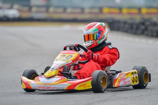 Tay đua Go-Kart trẻ tuổi nhất Việt Nam Doug Phạm: Mơ ước trở thành tay đua F1 người Việt đầu tiên - Anh 1