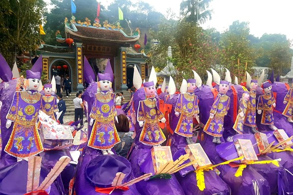 Khuyến nghị không đốt đồ mã, vàng mã trong các cơ sở thờ tự, di tích và lễ hội: Nhiều “điểm nóng” đang dần hạ nhiệt - Anh 2