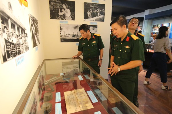 Khai mạc trưng bày “Công đoàn Việt Nam- 90 năm xây dựng và phát triển